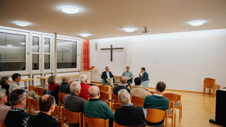 „Suchet der Stadt Bestes“ – Ingelfinger Kirche diskutiert mit Dr. Tim Breitkreuz und Dr. Johann Matthies über christliche Werte in Politik und Gesellschaft